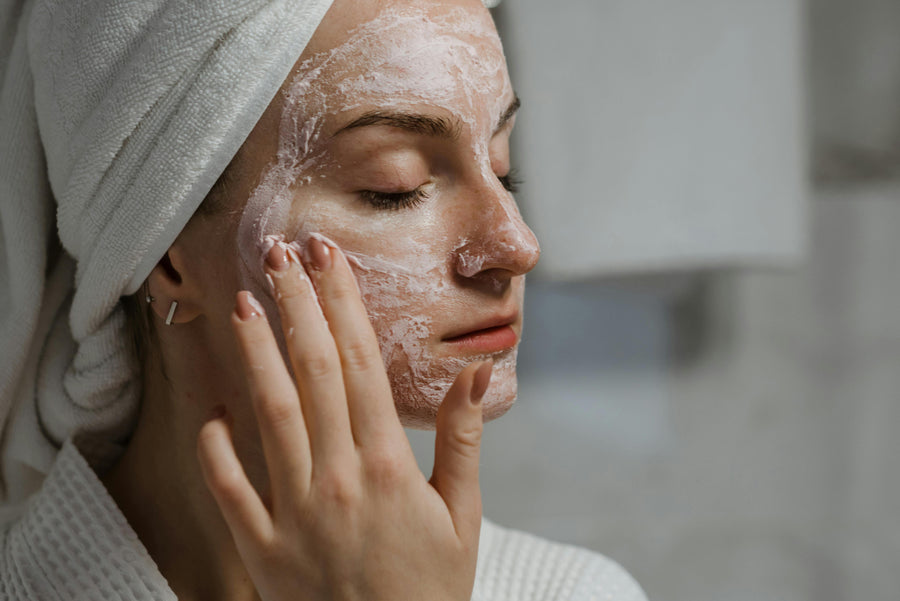 Peut-on mettre une crème de jour la nuit ? Ce qu’il faut vraiment savoir - Lovely Stella